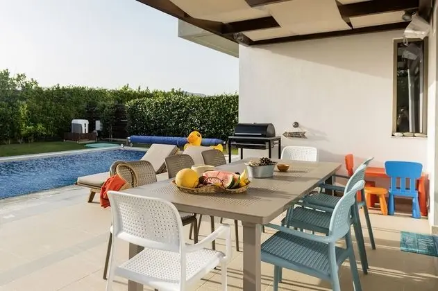 Luxury Villa, 4 Yatak Odası, Kişiye Özel Havuzlu, Denize Sıfır (Agnes)