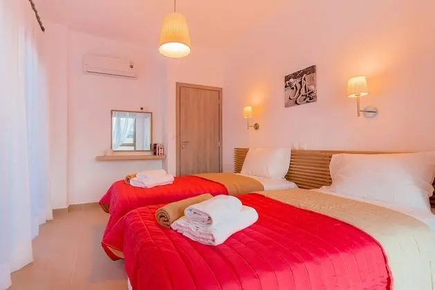 Luxury Villa, 4 Yatak Odası, Kişiye Özel Havuzlu, Denize Sıfır (Alex)