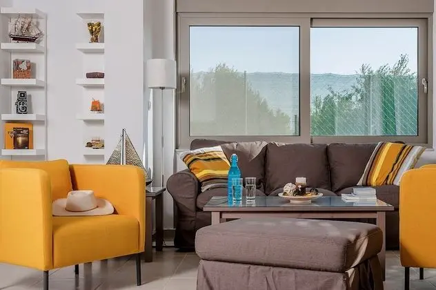 Luxury Villa, 4 Yatak Odası, Kişiye Özel Havuzlu, Denize Sıfır (Alex)