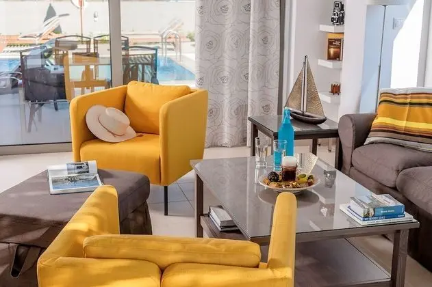 Luxury Villa, 4 Yatak Odası, Kişiye Özel Havuzlu, Denize Sıfır (Alex)