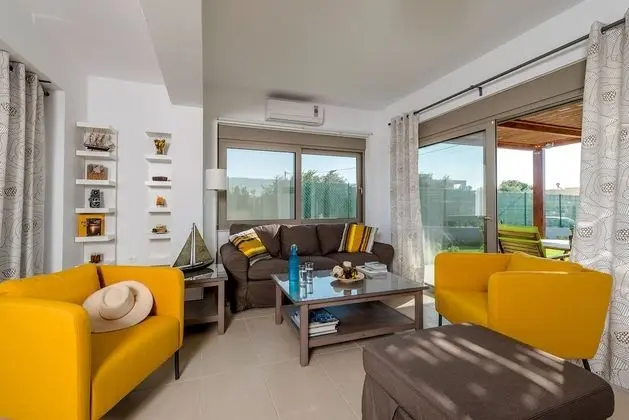 Luxury Villa, 4 Yatak Odası, Kişiye Özel Havuzlu, Denize Sıfır (Alex)