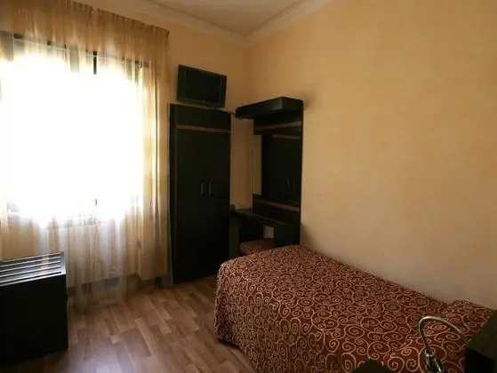 Üç Kişilik Oda