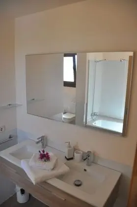 Deluxe Stüdyo Süit, Kısmi Deniz Manzarası