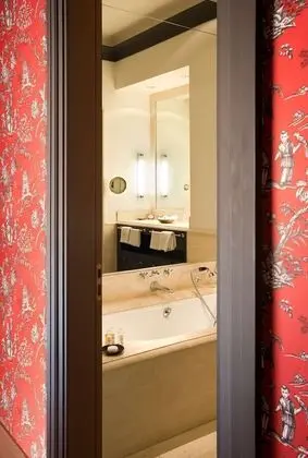 Junior Suite with Spa Access