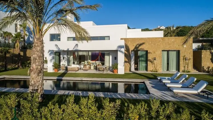 6 Bedroom Villa with Private Pool