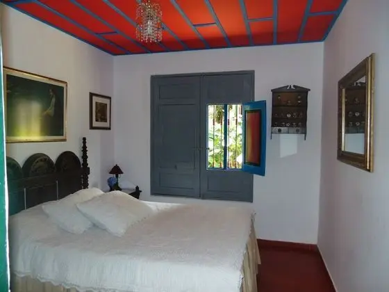 Traditional Tek Büyük Yataklı Oda