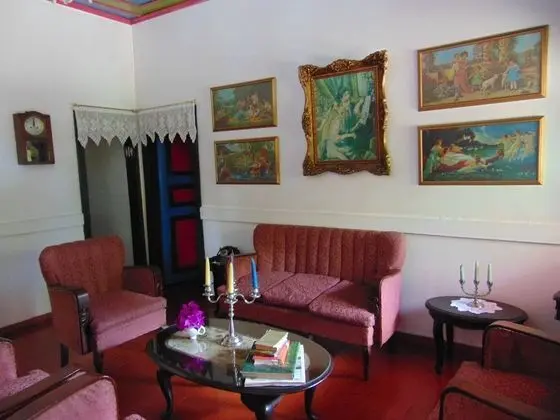 Traditional Tek Büyük Yataklı Oda