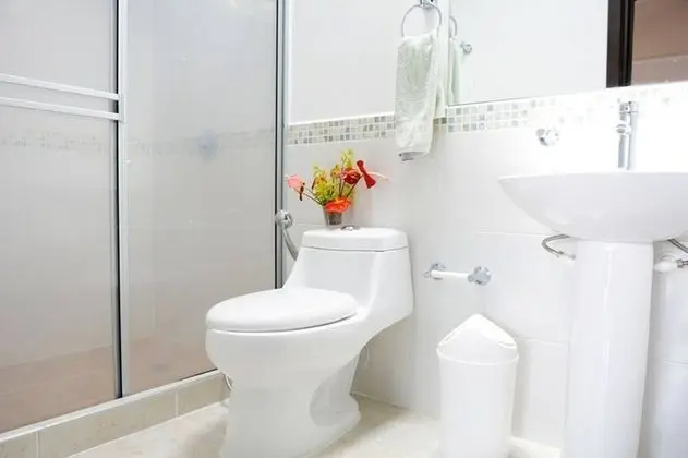 Ev, 6 Yatak Odası, Sıcak Su Havuzu