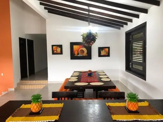 Ev, 6 Yatak Odası, Sıcak Su Havuzu