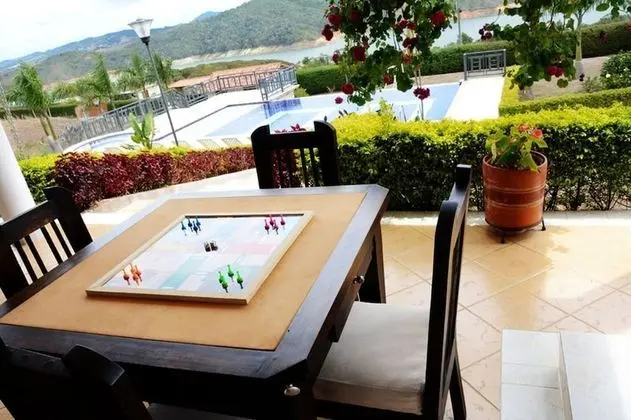 Ev, 6 Yatak Odası, Sıcak Su Havuzu