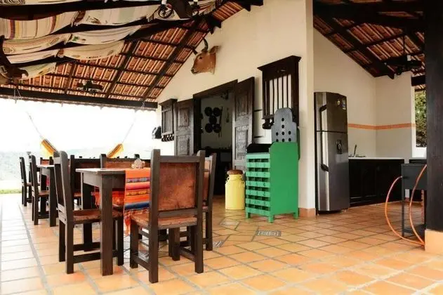 Ev, 6 Yatak Odası, Sıcak Su Havuzu