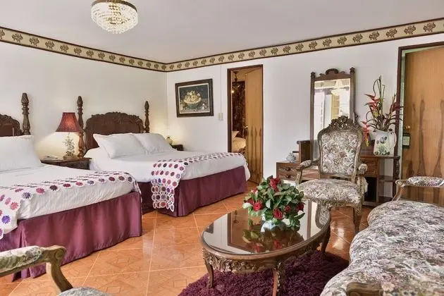 Habitación estándar con 1 cama doble y 1 cama sencilla.