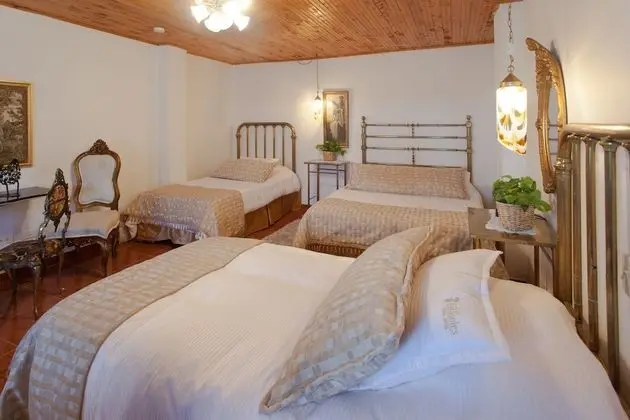 Habitación estándar con 1 cama doble y 1 cama sencilla.