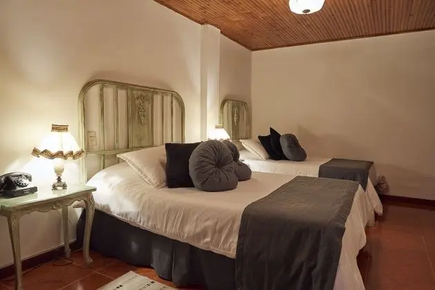 Habitación estándar con 1 cama doble y 1 cama sencilla.