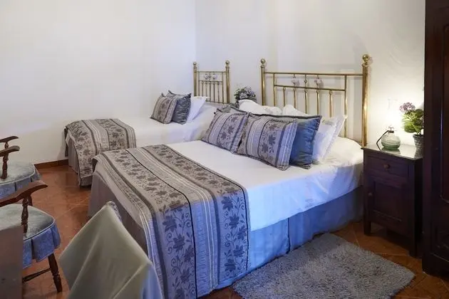 Habitación estándar con 1 cama doble y 1 cama sencilla.
