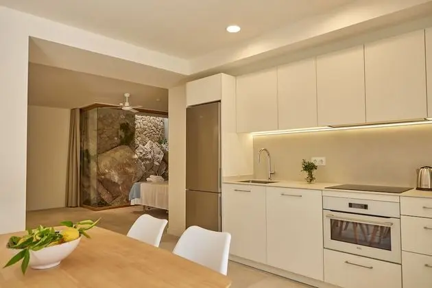 (2) Deluxe Suite with Sea View "Roca"