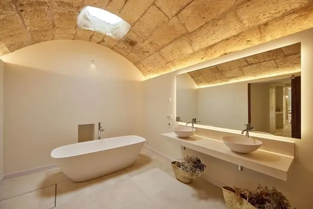(2) Deluxe Suite with Sea View "Roca"