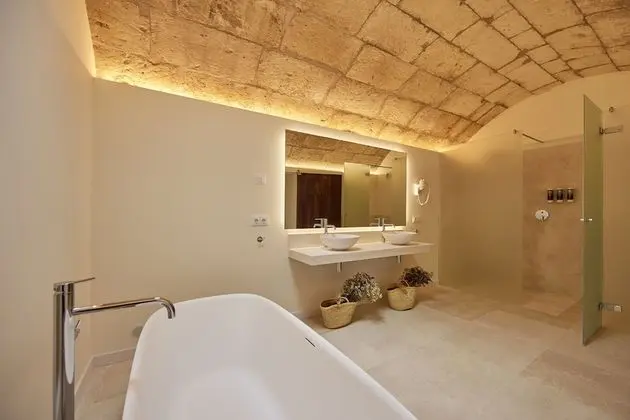 (2) Deluxe Suite with Sea View "Roca"