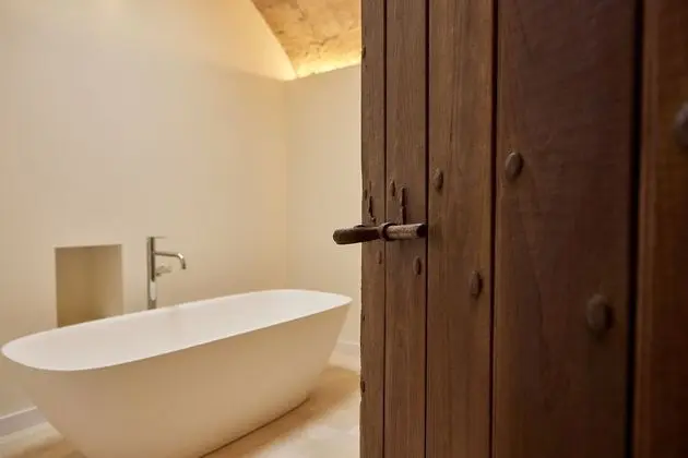 (2) Deluxe Suite with Sea View "Roca"