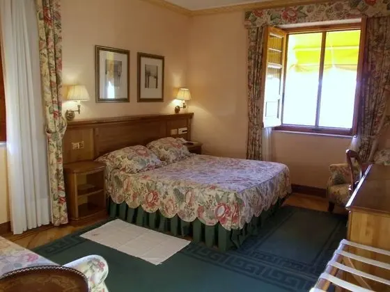 Classic Tek Büyük Yataklı Oda