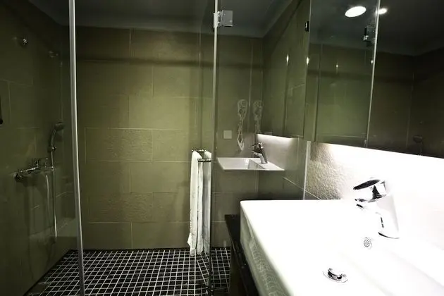 Üç Kişilik Oda