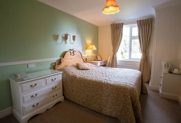 Standard Tek Büyük Yataklı Oda