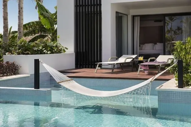 Junior Swim-Up Suite