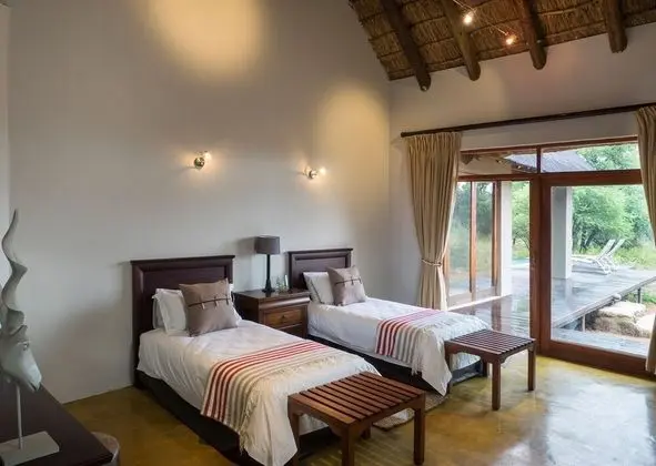 Luxury Villa, 4 Yatak Odası, Göl Manzaralı