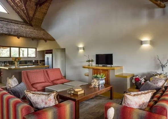 Luxury Villa, 4 Yatak Odası, Göl Manzaralı