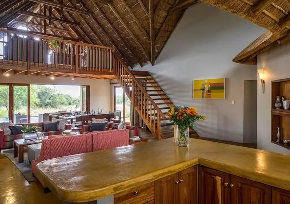 Luxury Villa, 4 Yatak Odası, Göl Manzaralı