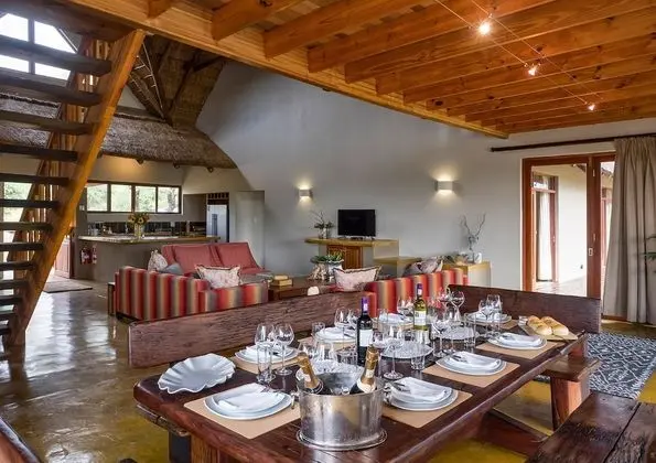 Luxury Villa, 4 Yatak Odası, Göl Manzaralı