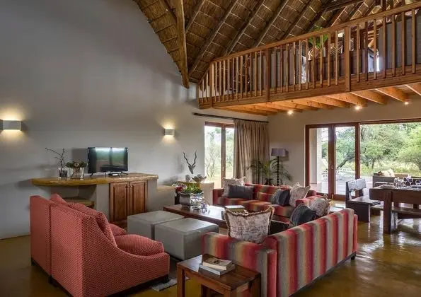 Luxury Villa, 4 Yatak Odası, Göl Manzaralı