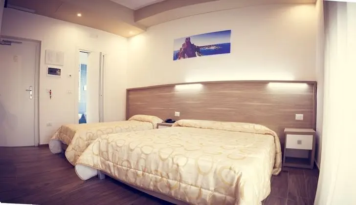 Üç Kişilik Oda