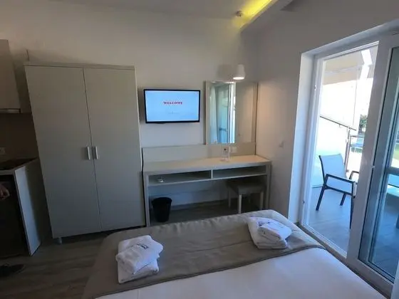 Design Stüdyo, 1 Yatak Odası, Havuz Manzaralı, Havuz Kenarı