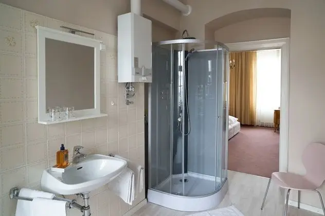 Tek Büyük Yataklı Oda, Ortak Banyo