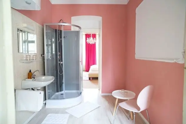 Tek Büyük Yataklı Oda, Ortak Banyo