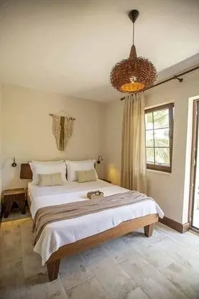 Deluxe Tek Büyük Yataklı Oda, Balkon, Bahçe Manzaralı