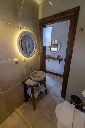 Deluxe Tek Büyük Yataklı Oda, Balkon, Bahçe Manzaralı
