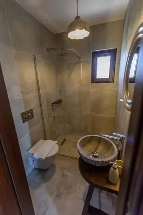 Deluxe Tek Büyük Yataklı Oda, Balkon, Bahçe Manzaralı