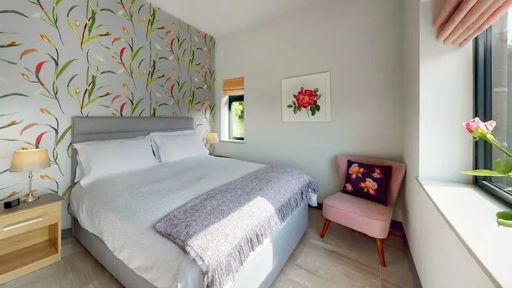Rose King Room