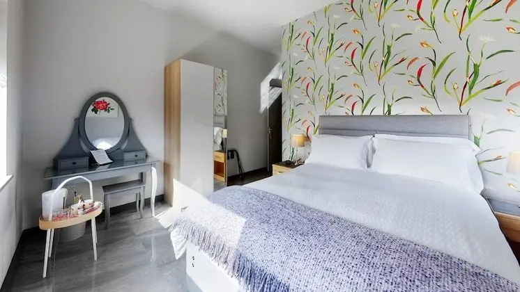 Rose King Room