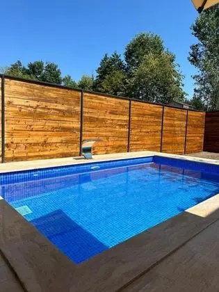 1+1 Bungalov, Havuz ve Bahçe Manzaralı, Isıtmalı Özel Havuzlu