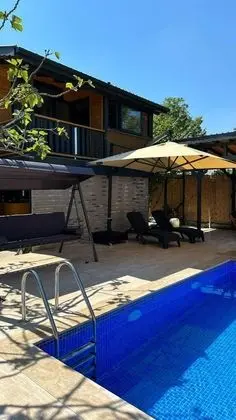 1+1 Bungalov, Havuz ve Bahçe Manzaralı, Isıtmalı Özel Havuzlu