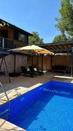 1+1 Bungalov, Havuz ve Bahçe Manzaralı, Isıtmalı Özel Havuzlu