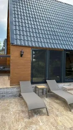 Bungalow 2+1 Oda, Havuz ve Bahçe Manzaralı, Isıtmalı Özel Havuzlu