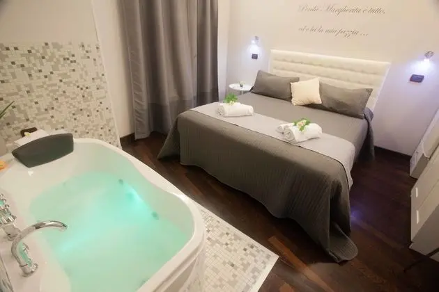 Deluxe Tek Büyük Yataklı Oda, 1 Çift Kişilik Yatak, Sıcak Su Havuzu, Şehir Manzaralı