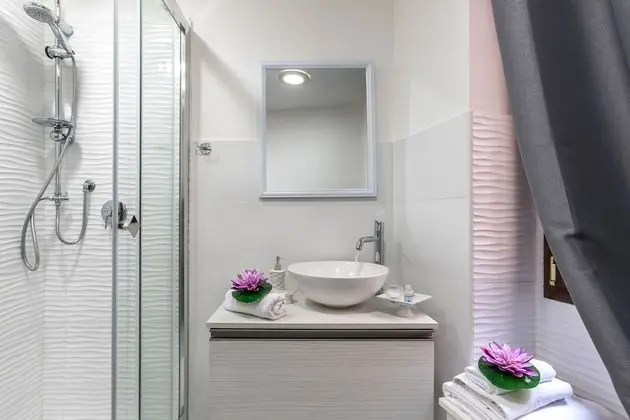 Deluxe Tek Büyük Yataklı Oda, 1 Çift Kişilik Yatak, Sıcak Su Havuzu, Şehir Manzaralı