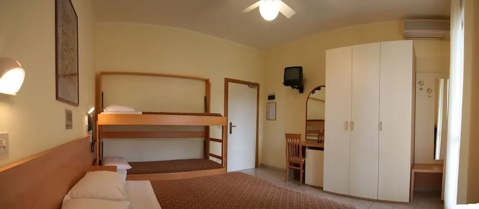 Standard Dört Kişilik Oda, Balkon