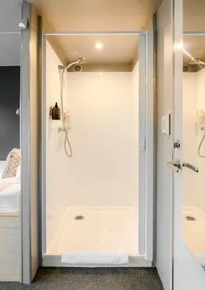 Deluxe Tek Büyük Yataklı Oda, 1 En Büyük (King) Boy Yatak, Okyanus Manzaralı (Captain Cook Cabin)