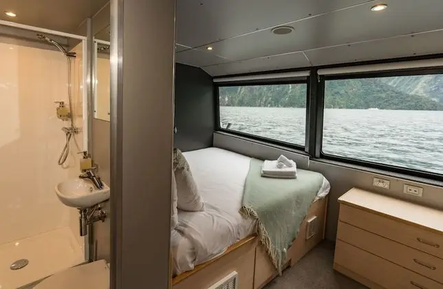 Deluxe Tek Büyük Yataklı Oda, 1 En Büyük (King) Boy Yatak, Okyanus Manzaralı (Captain Cook Cabin)